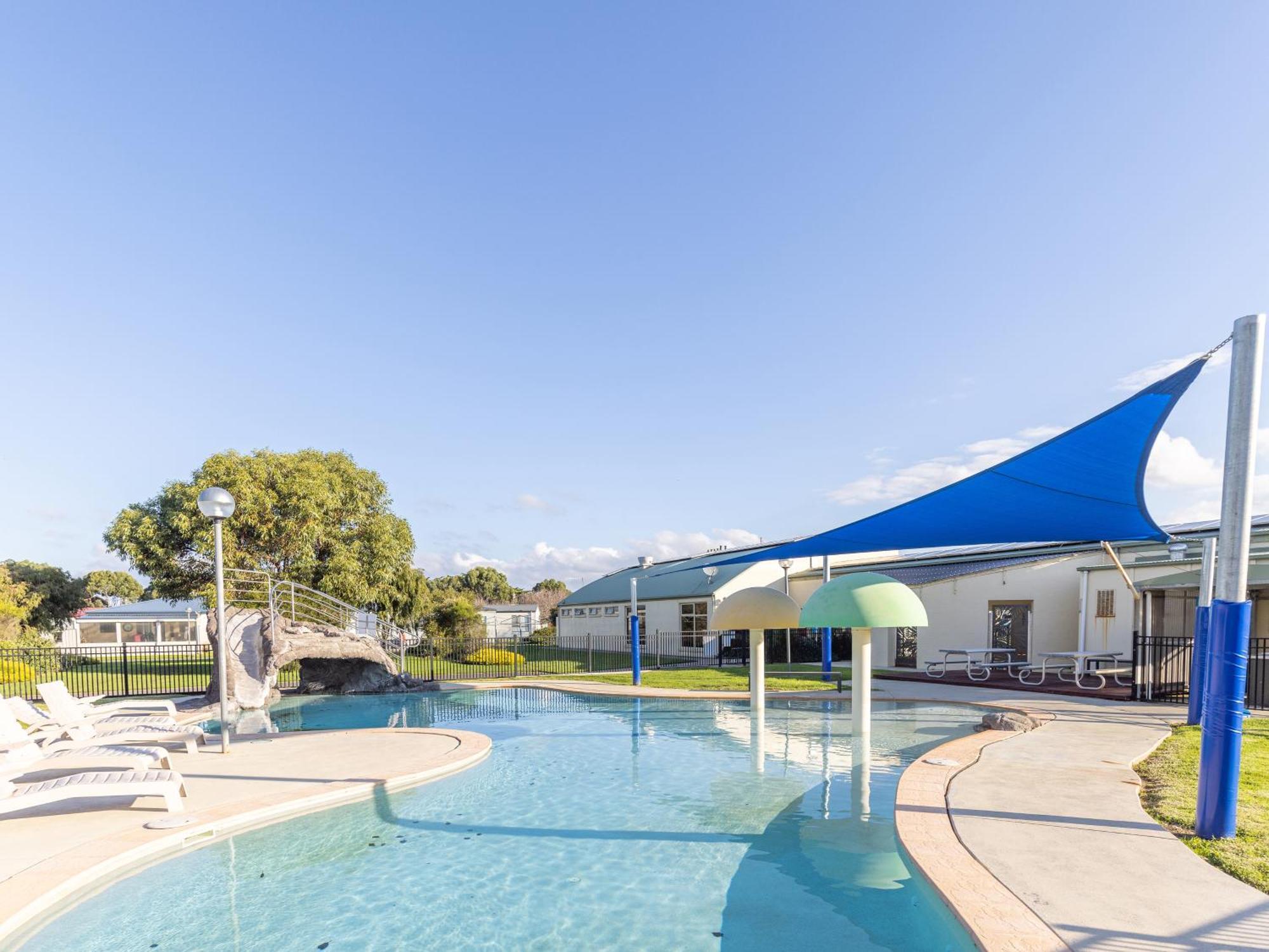 Nrma Warrnambool Riverside Holiday Park エクステリア 写真