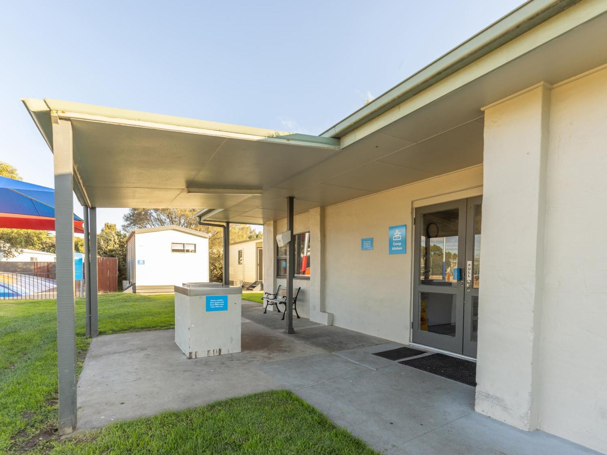 Nrma Warrnambool Riverside Holiday Park エクステリア 写真